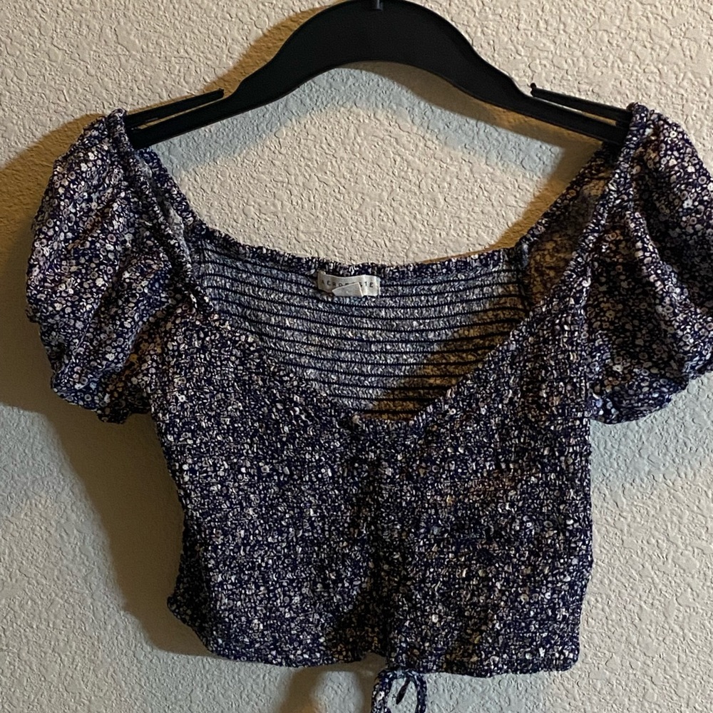 Blue floral cropped adjustable blouse from Aeropostale, good condition